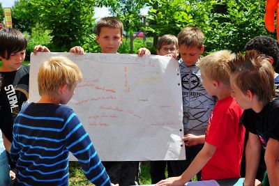 .... und Schülern an der Station "ökologischer Fußabdruck" entwickelt .... und Schülern an der Station "ökologischer Fußabdruck" entwickelt