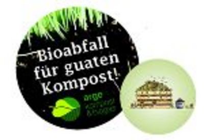Runder Button mit Aufschrift 'Bioabfall für guten Kompost' und Darstellung von Komposthaufen.
