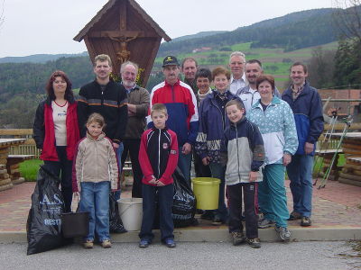 Einige Saubermacher aus der Gemeinde Rabenwald