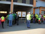 Materialverteilung und Infostand des AWV GU