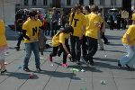 Und weg damit! © Fa 19D Und weg damit!