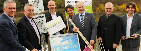Die Müllzangenangen wurden beim Presseauftakt der Öffentlichkeit präsentiert © AWV Radkersburg Die Müllzangenangen wurden beim Presseauftakt der Öffentlichkeit präsentiert