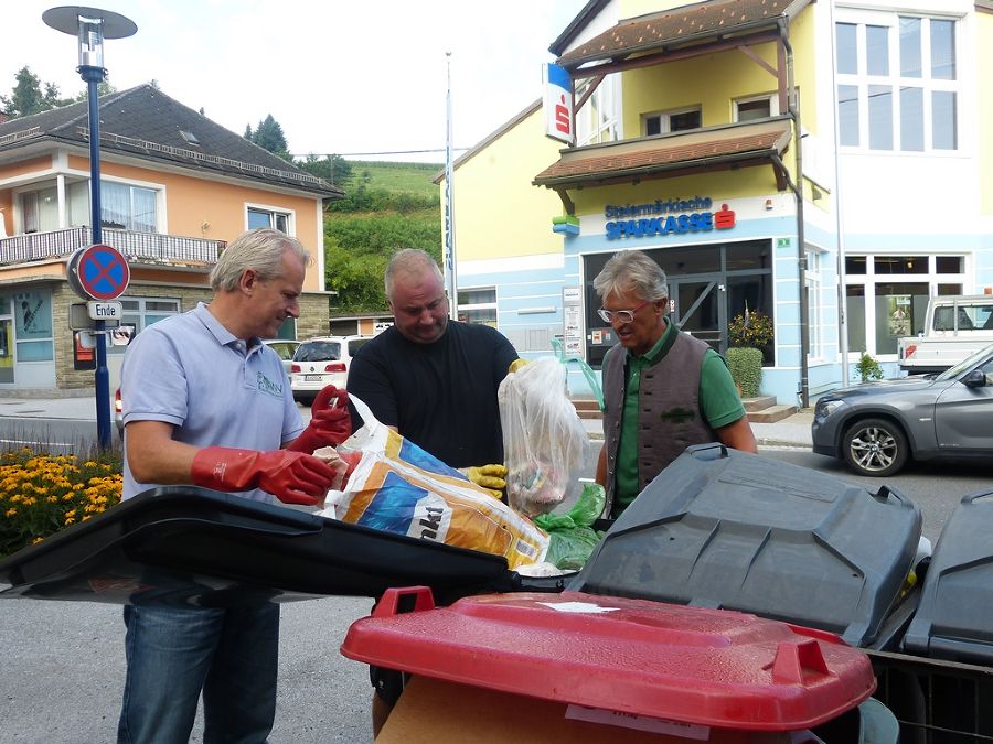 Begutachtung der Restmülltonne