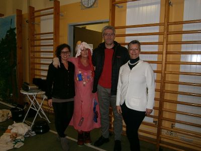 vlnr. Linda Pichler vom AWV Judenburg, Müllhexe Rosalie, Helmut Quinz von der Stadtgemeinde Zeltweg und Frau Direktor Dolschek 