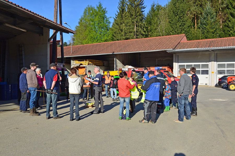 Frühjahrsputz im Ortsteil Hollenegg