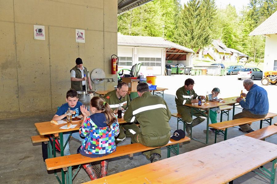 Frühjahrsputz im Ortsteil Hollenegg