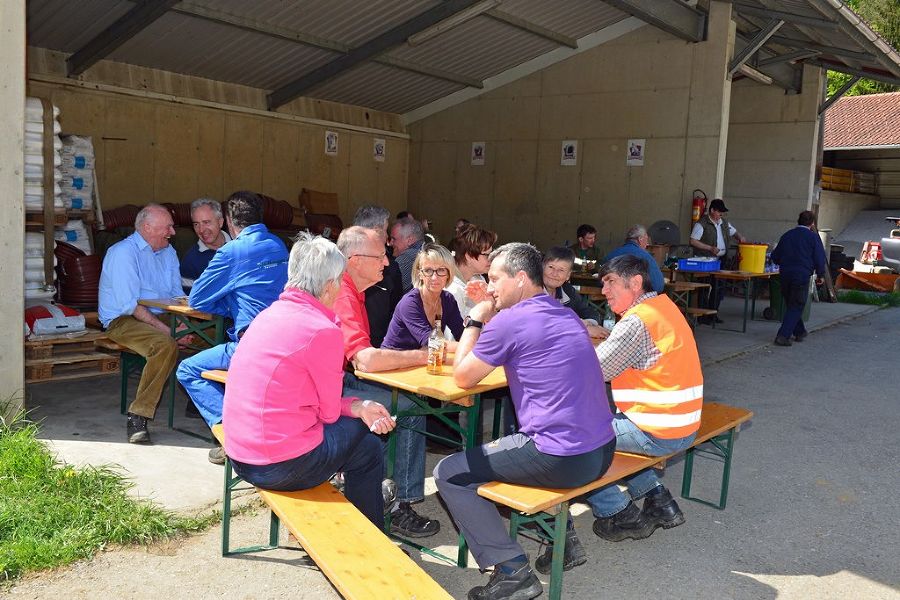 Frühjahrsputz im Ortsteil Hollenegg