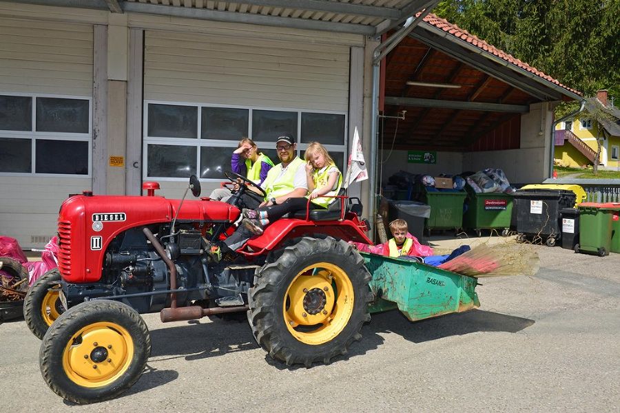 Frühjahrsputz im Ortsteil Hollenegg