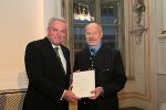 Landeshauptmann Hermann Schützenhöfer überreicht Herrn Ing. Krenn der Berufstitel Regierungsrat © Steiermark.at/Frankl