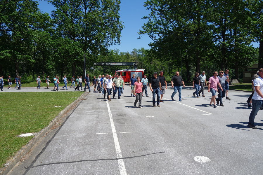 auf dem Weg ins Freigelände