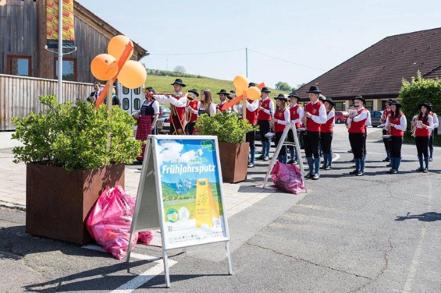 Aktionstag zum 11. Steirischen Frühjahrsputz in Riegersburg Aktionstag zum 11. Steirischen Frühjahrsputz in Riegersburg
