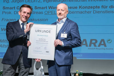 Überreichung des ARA Lifetime-Awards © ÖWAV/Titzer Überreichung des ARA Lifetime-Awards