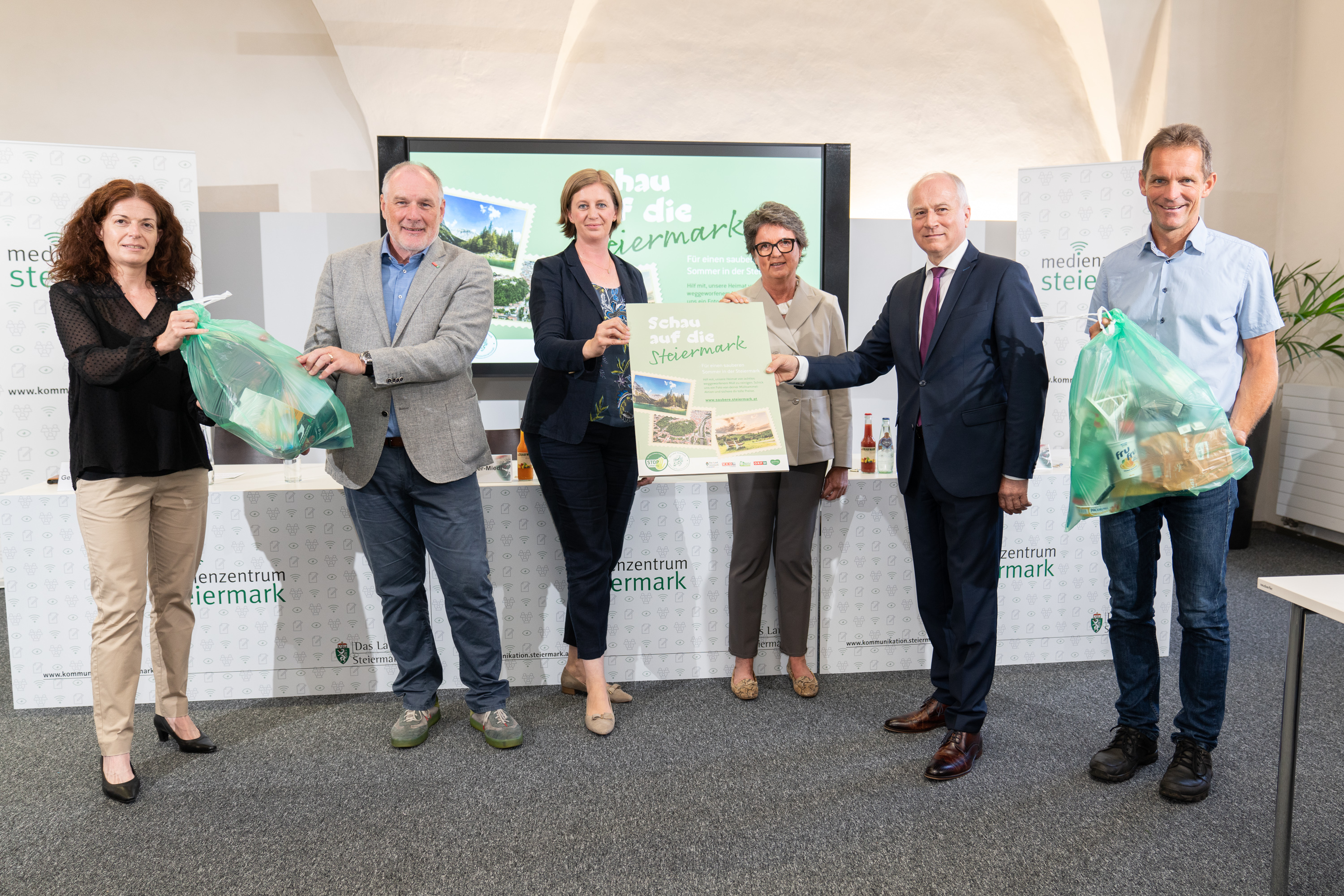 Riefen zum Mitmachen an der Aktion "Schau auf die Steiermark" im Medienzentrum Steiermark auf. Riefen zum Mitmachen an der Aktion "Schau auf die Steiermark" im Medienzentrum Steiermark auf.