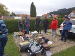 Die gesammelten Abfälle der unsachgemäßen Ablagerungen werden gemeinsam besprochen und anschließend fachgerecht entsorgt. Die gesammelten Abfälle der unsachgemäßen Ablagerungen werden gemeinsam besprochen und anschließend fachgerecht entsorgt.