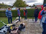 Die gesammelten Abfälle der unsachgemäßen Ablagerungen werden gemeinsam besprochen und anschließend fachgerecht entsorgt. Die gesammelten Abfälle der unsachgemäßen Ablagerungen werden gemeinsam besprochen und anschließend fachgerecht entsorgt.
