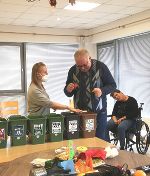 Abfälle werden getrennt und alle helfen mit... Abfälle werden getrennt und alle helfen mit...