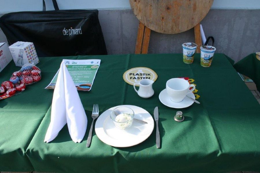 G´scheit frühstücken vor dem Rathaus in Feldbach G´scheit frühstücken vor dem Rathaus in Feldbach