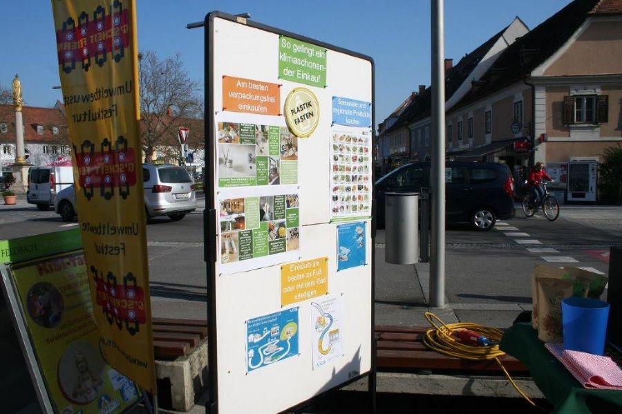 G´scheit frühstücken vor dem Rathaus in Feldbach