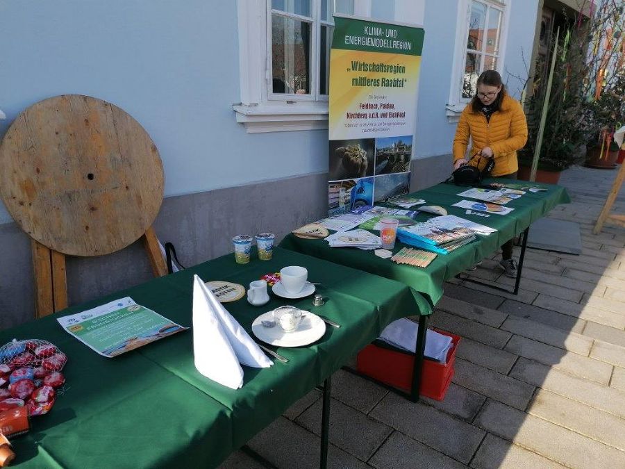 G´scheit frühstücken vor dem Rathaus in Feldbach G´scheit frühstücken vor dem Rathaus in Feldbach