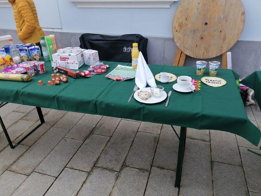 G´scheit frühstücken vor dem Rathaus in Feldbach G´scheit frühstücken vor dem Rathaus in Feldbach