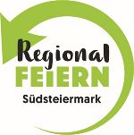 Das Bild zeigt den Text "Regional Feiern Südsteiermark" umgeben von einen grünen Kreisförmigen Pfeil